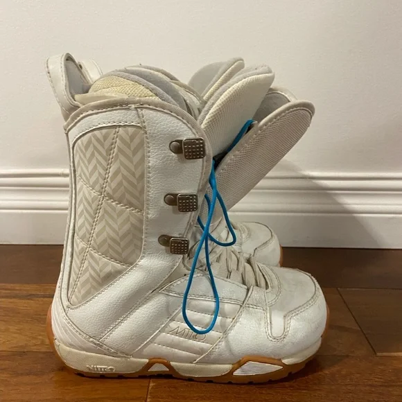 Snowboarding boots - Picture 4 of 4